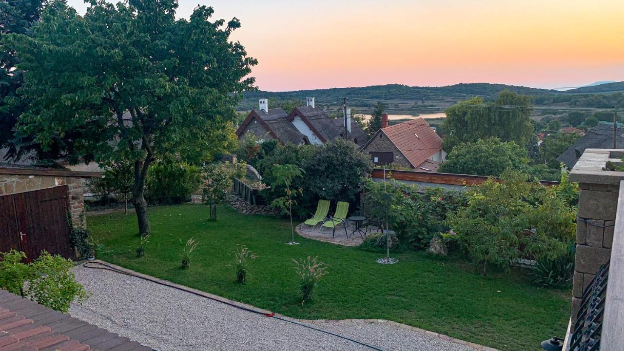 T.H.Ny Village Inn Cottage ตีฮานี ภายนอก รูปภาพ