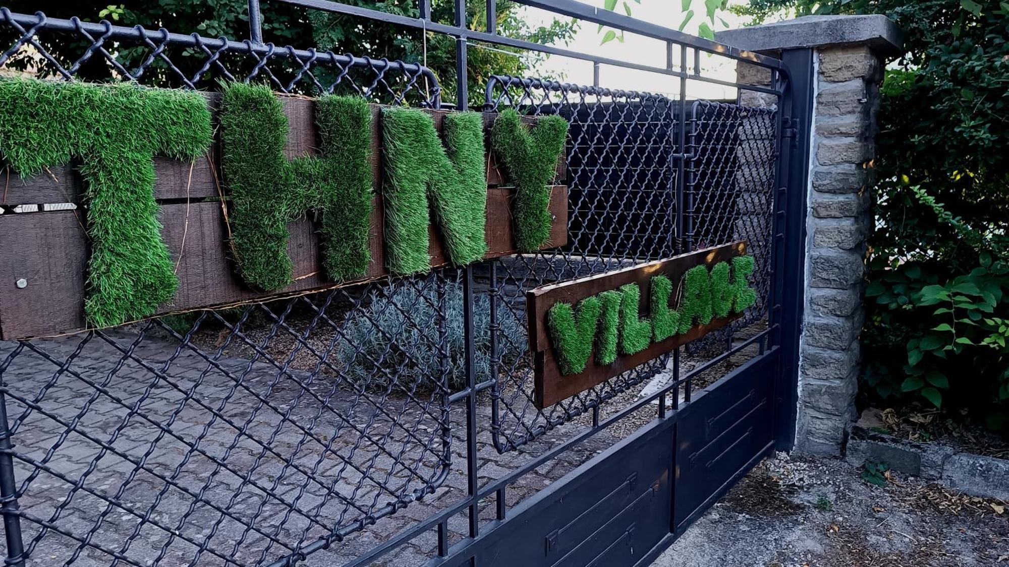 T.H.Ny Village Inn Cottage ตีฮานี ภายนอก รูปภาพ